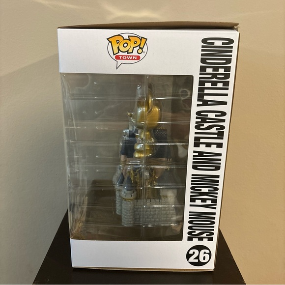Funko Pop! Walt Disney World 50 Anniversary Cinderella Castle & Gold Mickey #26 - Picture 2 of 4